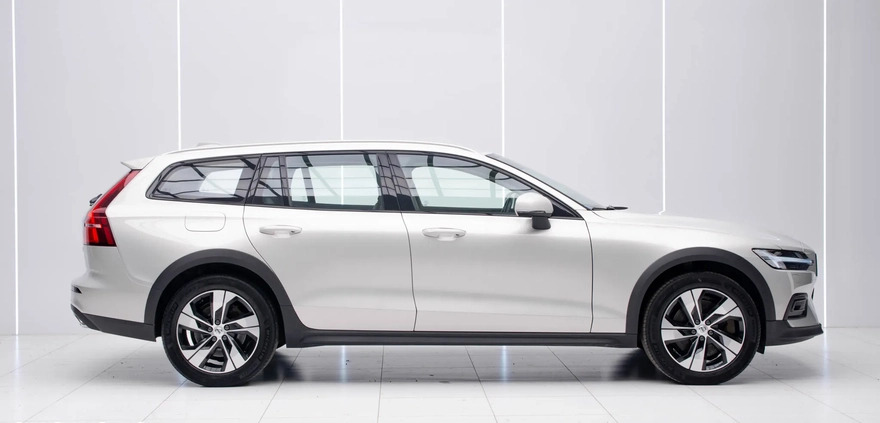 Volvo V60 cena 129899 przebieg: 120000, rok produkcji 2019 z Łódź małe 631